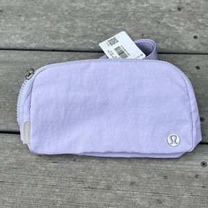 Lululemon Everywhere Belt Bag - purple lavender fog